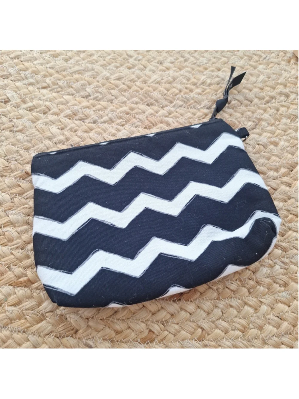 Thirty One Small Zipper Pouch Chevron Print BLACK & WHITE NWOT Makeup Cosmetic